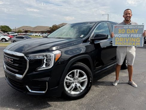 Used 2024 GMC Terrain SLE FWD image 1
