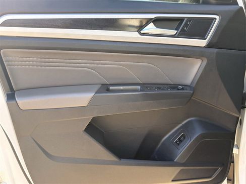 Used 2023 Volkswagen Atlas SE image 11