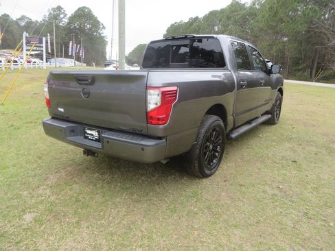 Used 2019 Nissan Titan SV w/ SV Convenience Package image 6