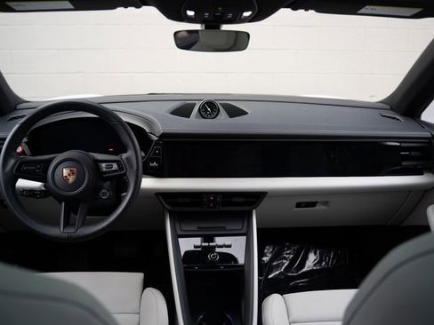 Certified 2025 Porsche Macan 4 Electric image 22