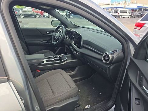 Used 2026 Chevrolet Equinox LT FWD image 8