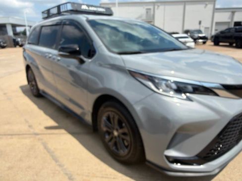 Used 2024 Toyota Sienna XSE w/ XSE Premium Package AWD/4WD image 2