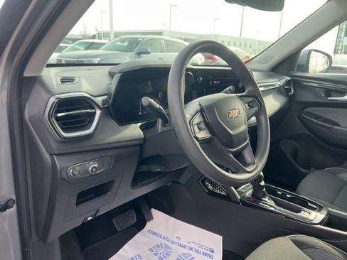 Used 2025 Chevrolet TrailBlazer LT image 9