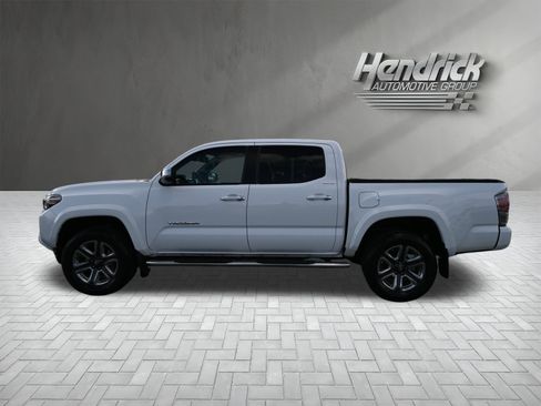 Used 2019 Toyota Tacoma Limited image 8
