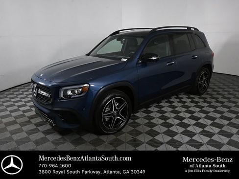 Used 2022 Mercedes-Benz GLB 250 image 1