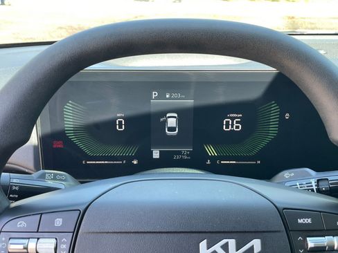 Used 2025 Kia K4 LXS image 39