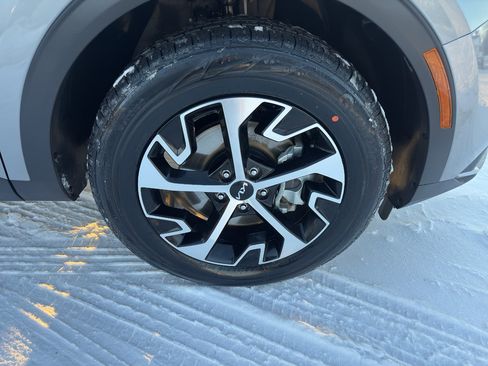 Used 2025 Kia Sportage EX w/ Premium Package image 8