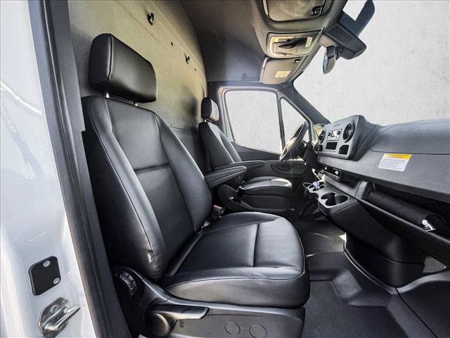 Used 2024 Mercedes-Benz eSprinter 170 Cargo image 18