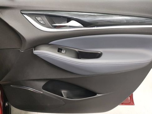 Used 2024 Buick Enclave Essence FWD image 9