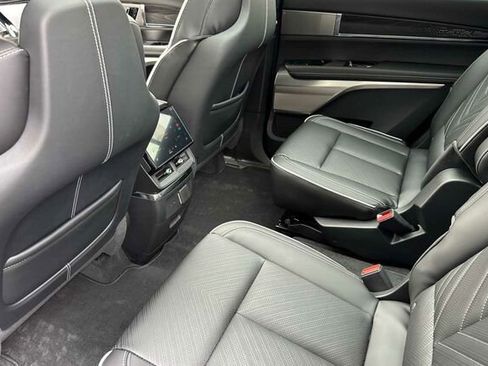 New 2026 Cadillac Vistiq Platinum image 12