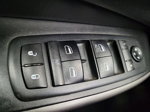 Used 2020 Jeep Cherokee Limited image 27