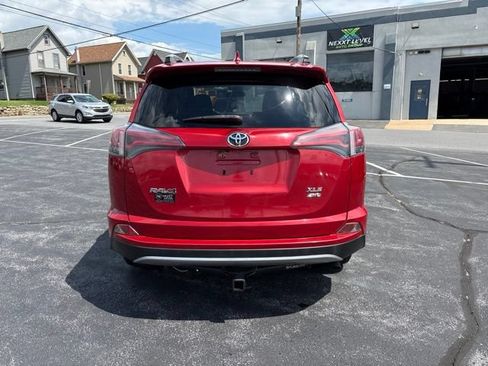 Used 2017 Toyota RAV4 XLE AWD/4WD image 5