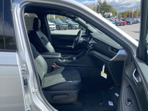 New 2025 Jeep Grand Cherokee Altitude w/ Trailer Tow Package image 27