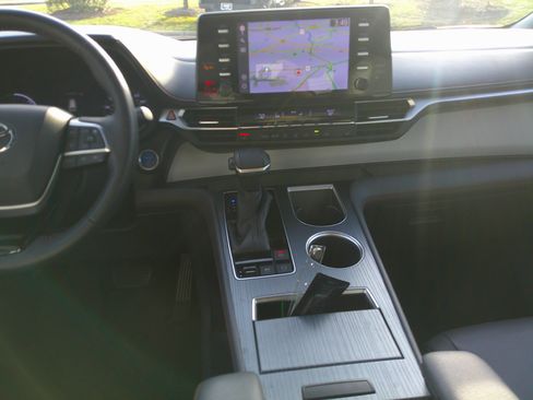 Used 2021 Toyota Sienna XSE image 74