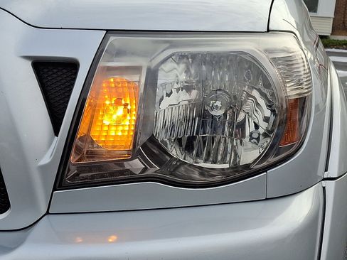 Used 2010 Toyota Tacoma PreRunner image 10