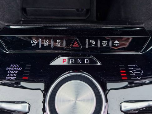 Used 2022 Jeep Wagoneer Series III image 12