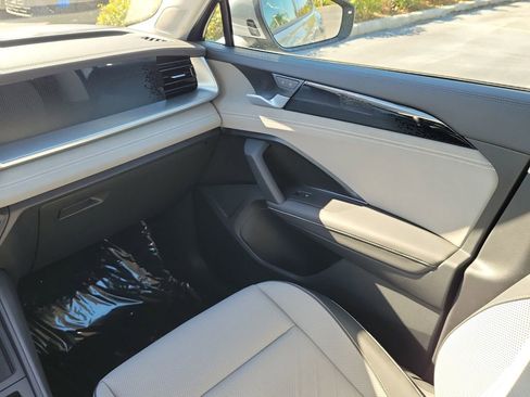 New 2026 Volkswagen Tiguan SE image 23