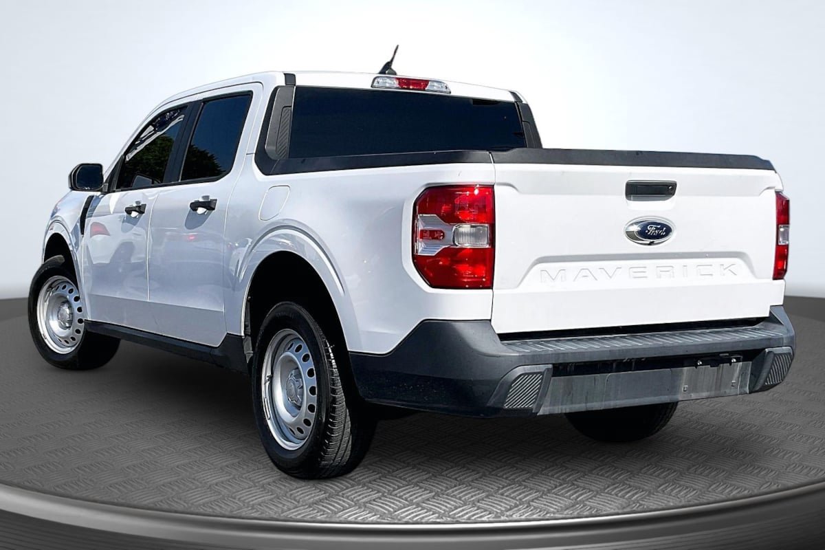 Used 2022 Ford Maverick XL FWD image 2