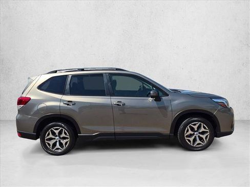 Used 2021 Subaru Forester Premium AWD/4WD image 4
