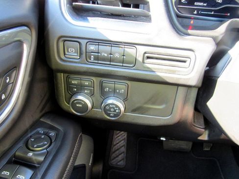 Used 2023 GMC Yukon SLT image 19