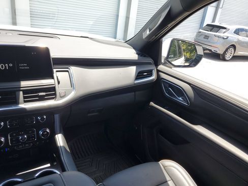 Used 2024 GMC Yukon SLT w/ SLT Luxury Package RWD image 14