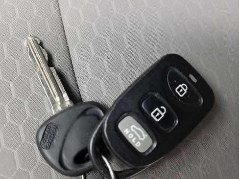 Used 2020 Hyundai Elantra SEL FWD image 32