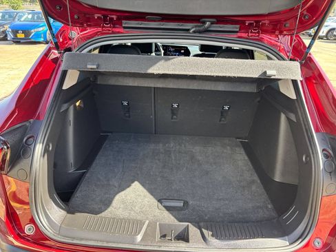 Used 2025 Chevrolet Trax LT FWD image 29