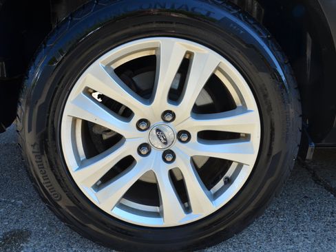 Used 2018 Ford Explorer XLT w/ Equipment Group 201A AWD/4WD image 15