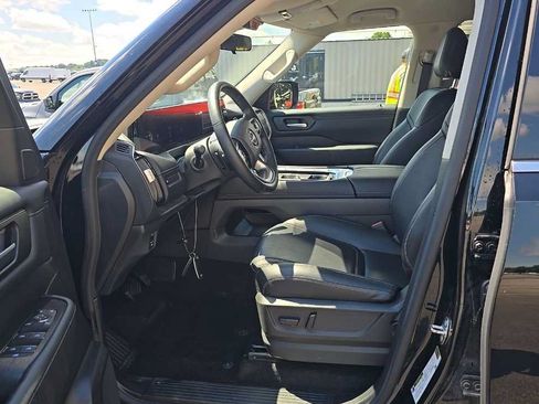 Used 2025 Nissan Armada SV AWD/4WD image 8