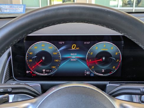 Used 2021 Mercedes-Benz GLB 250 4MATIC image 26