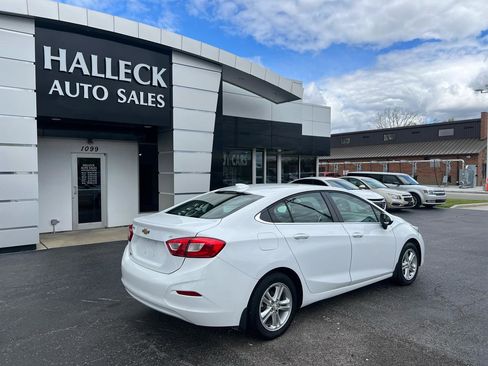 Used 2018 Chevrolet Cruze LT w/ Convenience Package FWD image 6