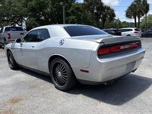 Used 2010 Dodge Challenger R/T RWD image 3