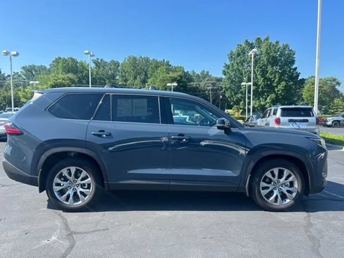 Used 2026 Toyota Grand Highlander FWD image 5
