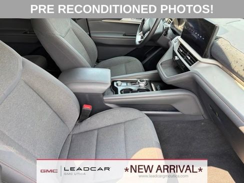 Used 2025 Ford Explorer Active AWD/4WD image 12