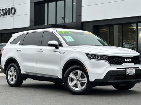 Used 2022 Kia Sorento LX image 3