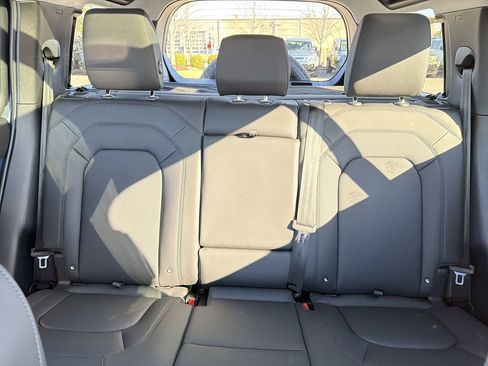 Used 2025 Land Rover Defender 110 S image 27