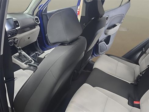 Used 2024 Hyundai Venue SEL image 14