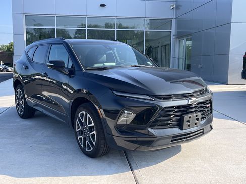 Used 2025 Chevrolet Blazer RS w/ LPO, Floor Liner Package AWD/4WD image 2