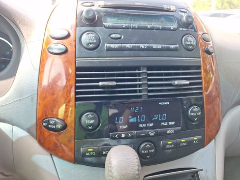Used 2006 Toyota Sienna XLE FWD image 26