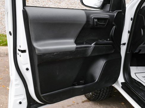 Used 2022 Toyota Tacoma SR image 42