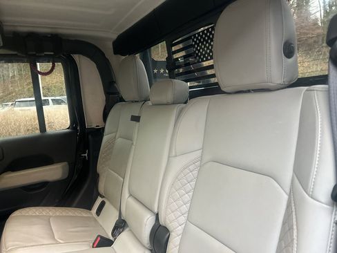 Used 2021 Jeep Gladiator Overland image 9