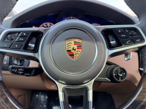 Used 2023 Porsche Cayenne Platinum Edition AWD/4WD image 32