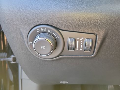 Used 2025 Jeep Compass Latitude w/ Altitude Special Edition AWD/4WD image 19