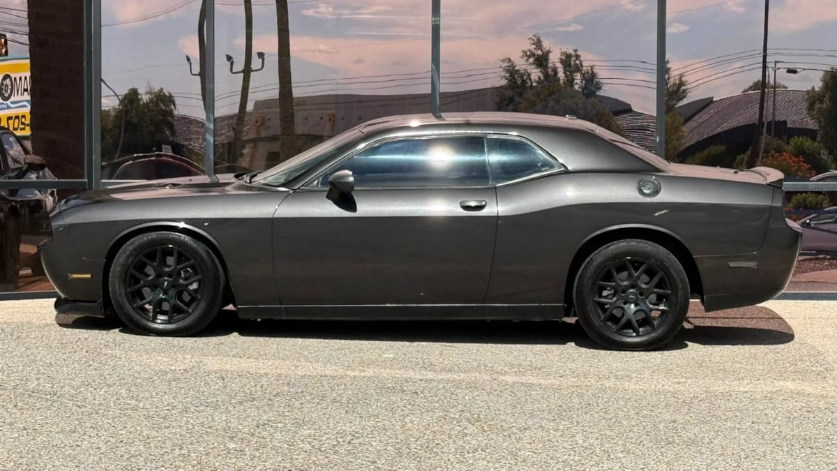 Used 2013 Dodge Challenger R/T RWD image 4