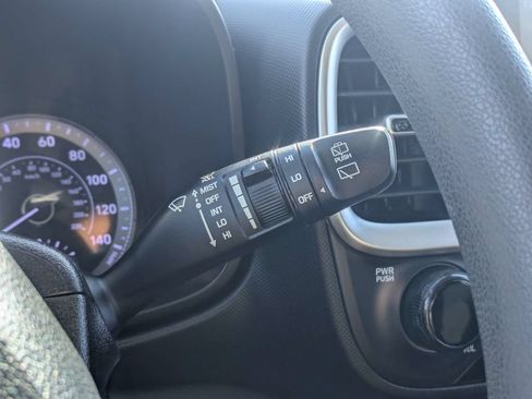 Used 2020 Hyundai Venue SE FWD image 26