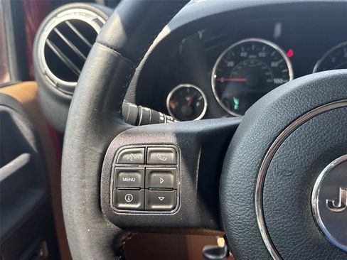 Used 2012 Jeep Wrangler Unlimited Sahara w/ Connectivity Group AWD/4WD image 19