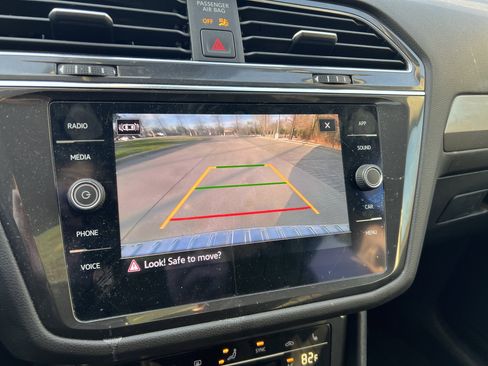 Certified 2022 Volkswagen Tiguan SE image 23