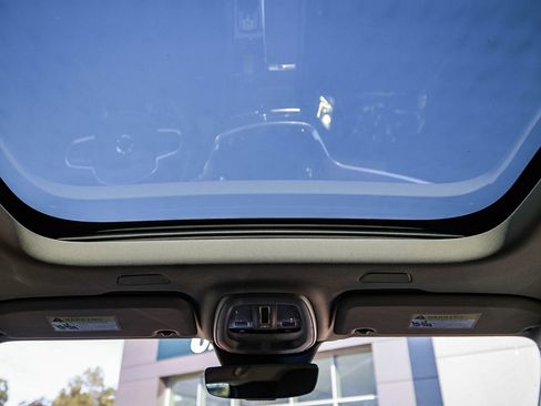 Used 2025 Volvo V60 B5 Cross Country Plus image 17