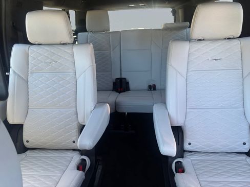 Used 2025 Cadillac Escalade ESV Sport Platinum AWD/4WD image 19