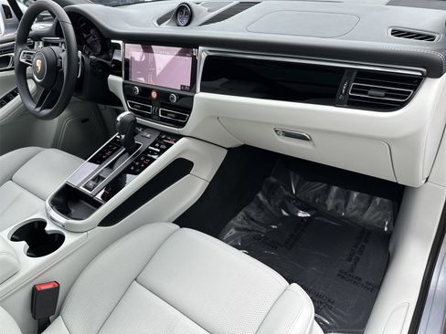 New 2025 Porsche Macan image 19